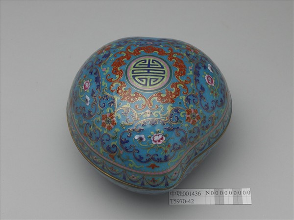 銅胎畫琺瑯桃式五福捧壽盒