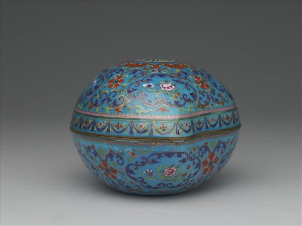 銅胎畫琺瑯桃式五福捧壽盒