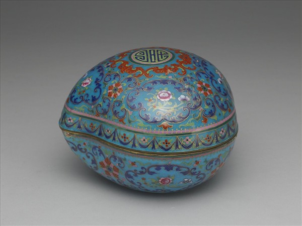 銅胎畫琺瑯桃式五福捧壽盒