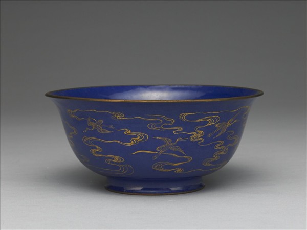 銅胎畫琺瑯藍地雲鶴紋碗