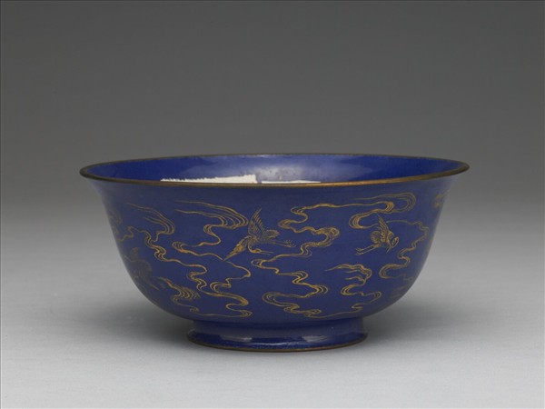 銅胎畫琺瑯藍地雲鶴紋碗