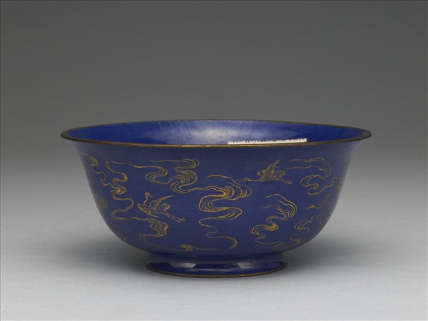 銅胎畫琺瑯藍地雲鶴紋碗