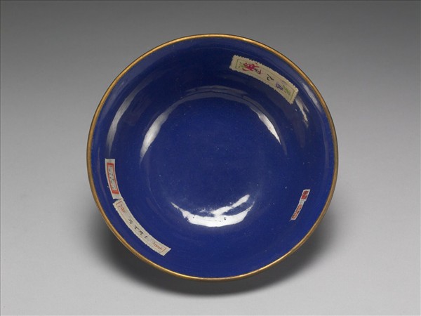 銅胎畫琺瑯藍地雲鶴紋碗