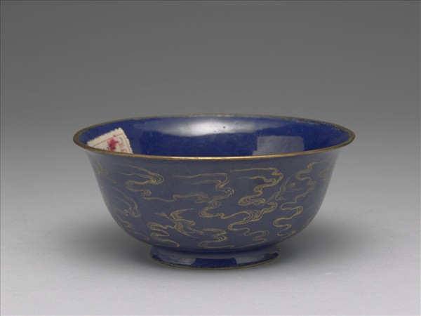 銅胎畫琺瑯藍地雲鶴紋碗