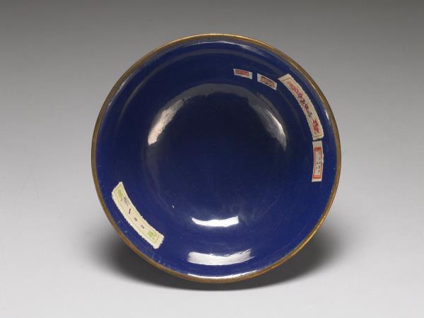 銅胎畫琺瑯藍地雲鶴紋碗