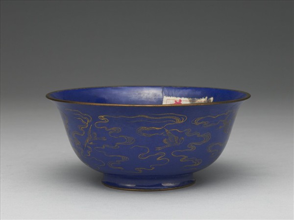 銅胎畫琺瑯藍地雲鶴紋碗