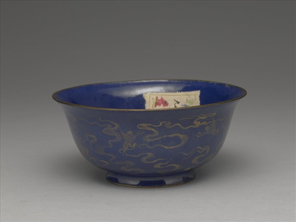 銅胎畫琺瑯藍地雲鶴紋碗