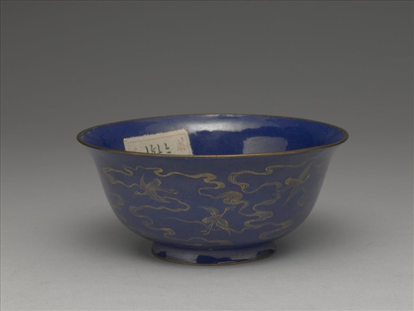 銅胎畫琺瑯藍地雲鶴紋碗