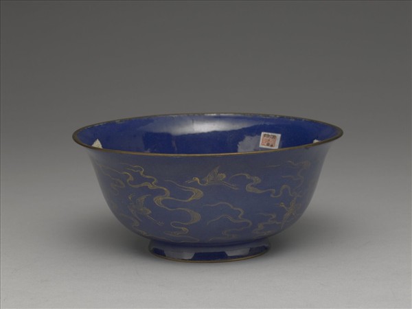 銅胎畫琺瑯藍地雲鶴紋碗