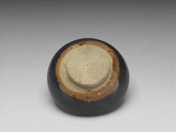 褐釉印花花卉紋圓盒