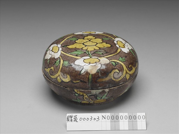 素三彩花卉紋盒