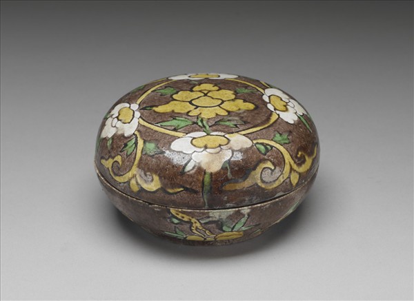 素三彩花卉紋盒