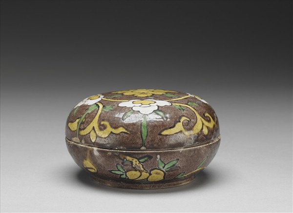 素三彩花卉紋盒