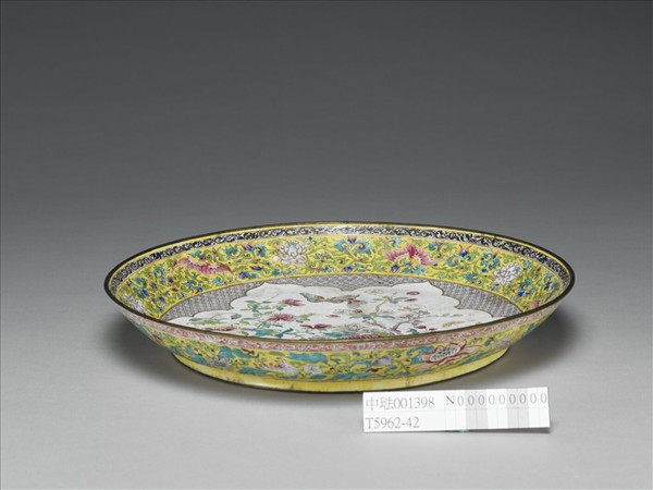 銅胎畫琺瑯黃地開光花卉盤