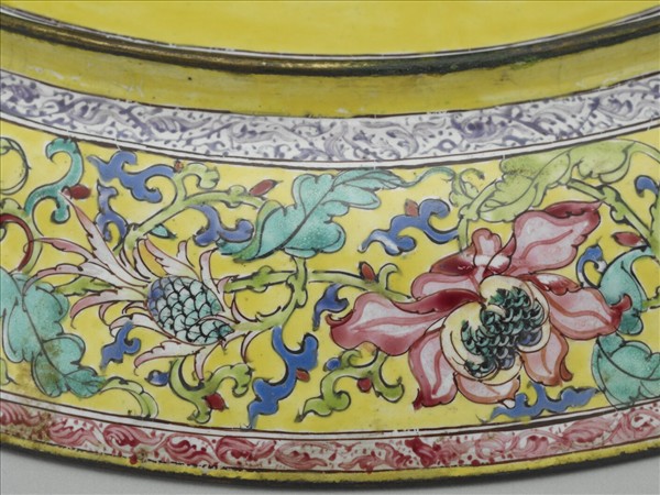 銅胎畫琺瑯黃地開光花卉盤