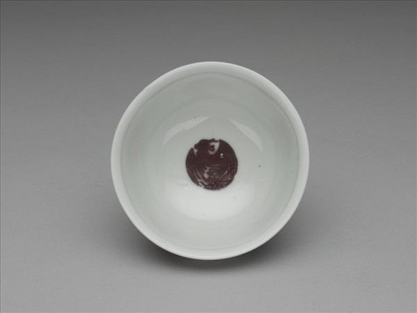 白瓷釉裡紅團鳳紋杯