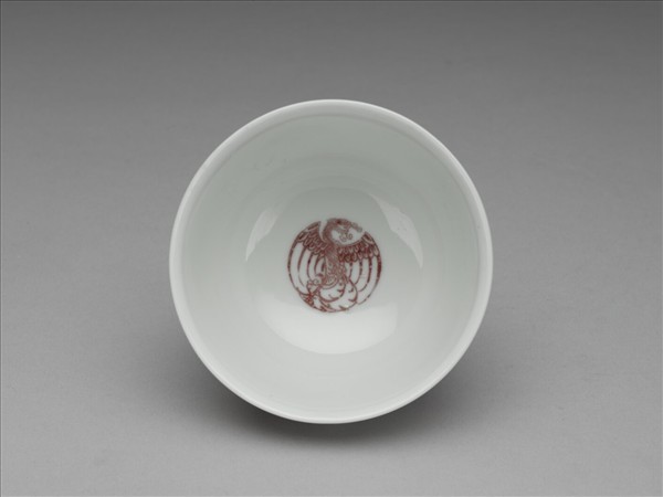 白瓷釉裡紅團鳳紋杯