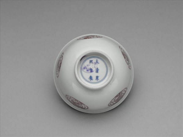 白瓷釉裡紅團鳳紋杯