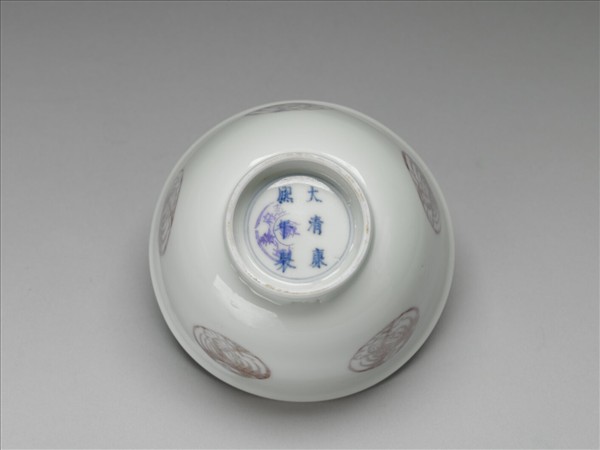 白瓷釉裡紅團鳳紋杯