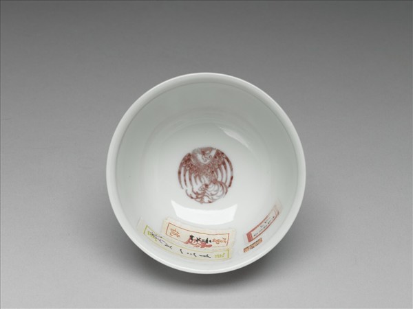 白瓷釉裡紅團鳳紋杯
