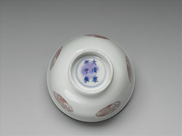 白瓷釉裡紅團鳳紋杯