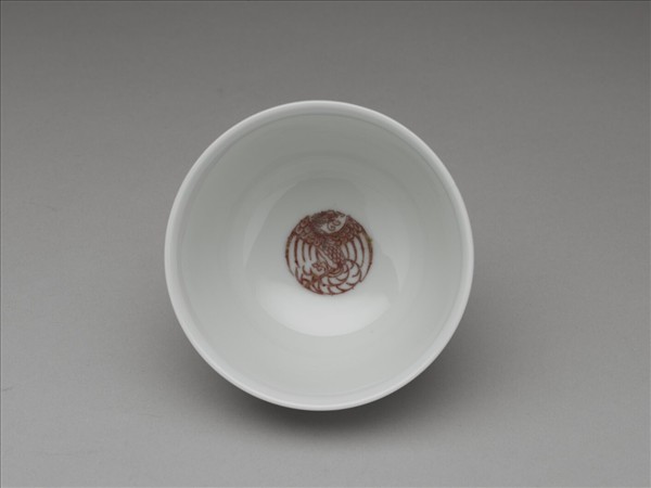 白瓷釉裡紅團鳳紋杯