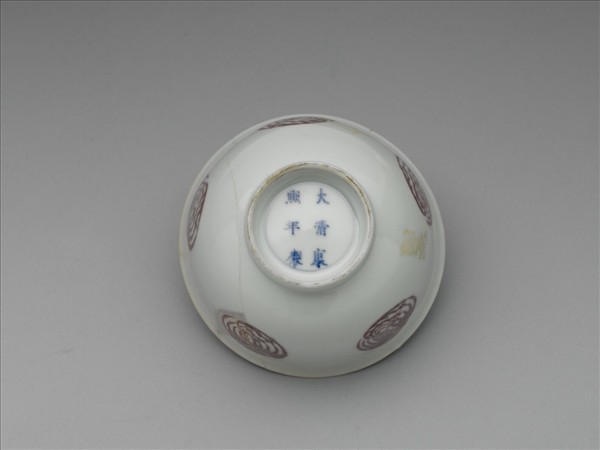 白瓷釉裡紅團鳳紋杯