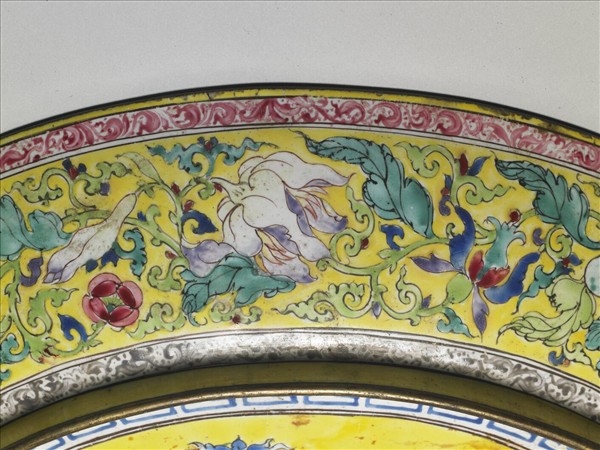 銅胎畫琺瑯黃地開光花卉盤