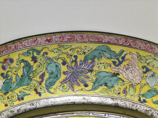 銅胎畫琺瑯黃地開光花卉盤