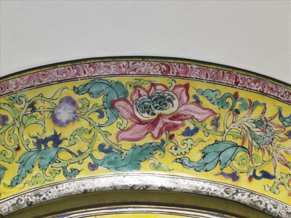 銅胎畫琺瑯黃地開光花卉盤