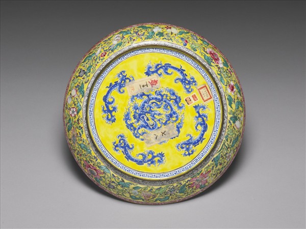 銅胎畫琺瑯黃地開光花卉盤