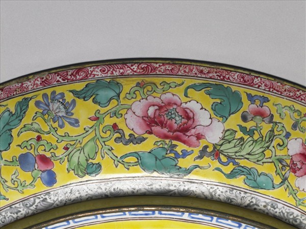 銅胎畫琺瑯黃地開光花卉盤