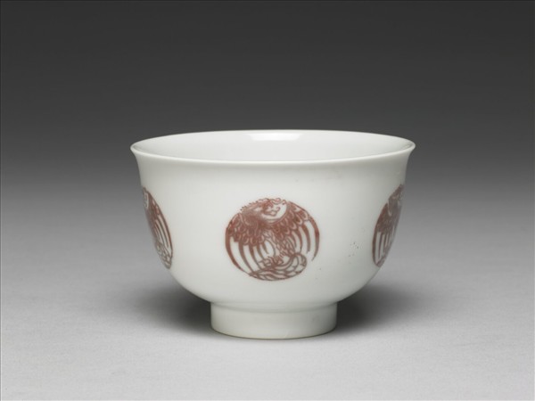 白瓷釉裡紅團鳳紋杯
