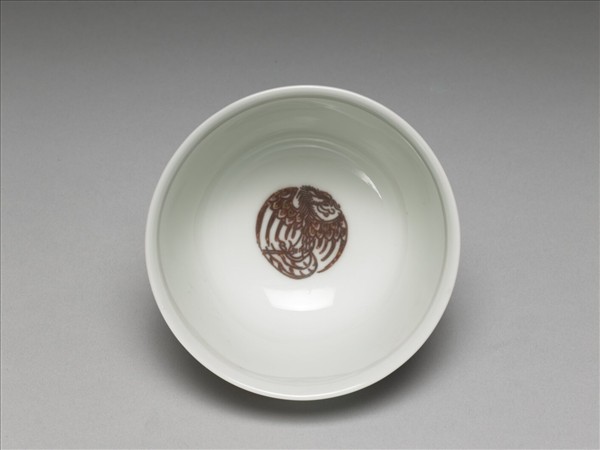 白瓷釉裡紅團鳳紋杯