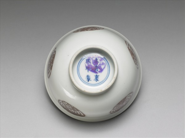 白瓷釉裡紅團鳳紋杯