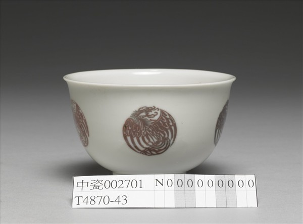 白瓷釉裡紅團鳳紋杯