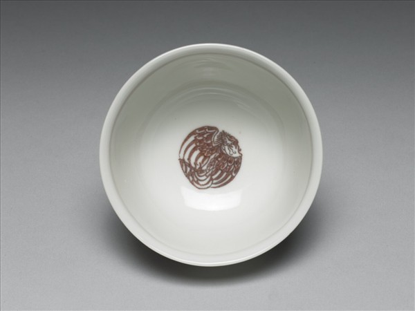 白瓷釉裡紅團鳳紋杯