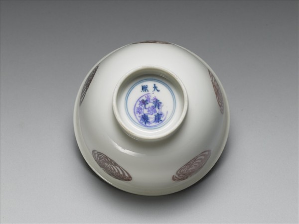 白瓷釉裡紅團鳳紋杯