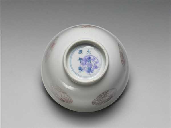 白瓷釉裡紅團鳳紋杯