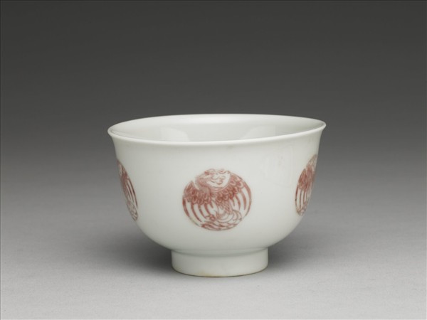 白瓷釉裡紅團鳳紋杯