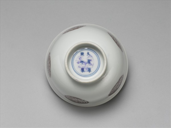 白瓷釉裡紅團鳳紋杯