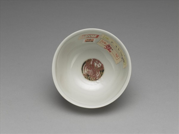 白瓷釉裡紅團鳳紋杯