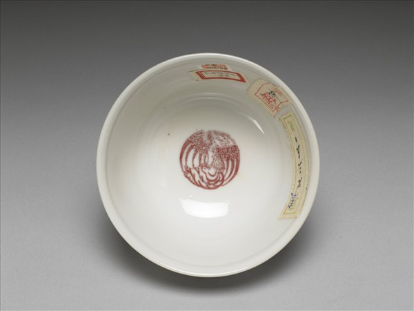 白瓷釉裡紅團鳳紋杯