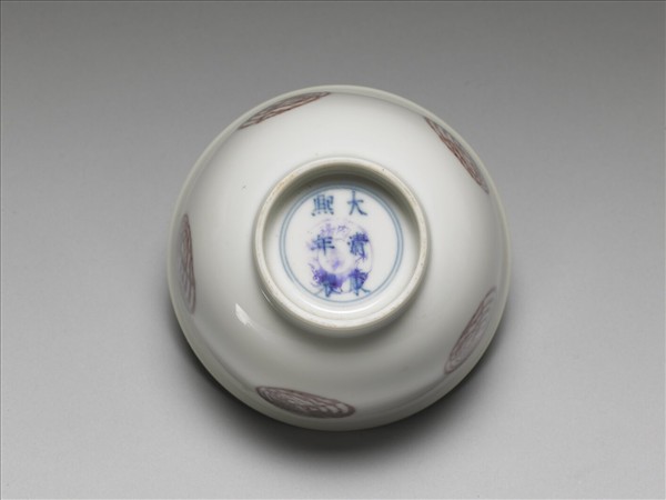 白瓷釉裡紅團鳳紋杯