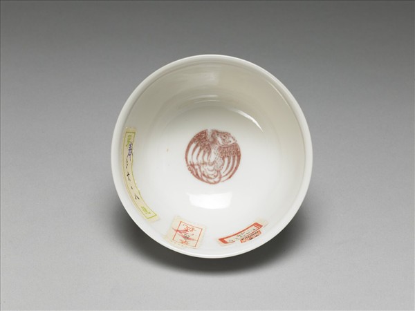 白瓷釉裡紅團鳳紋杯