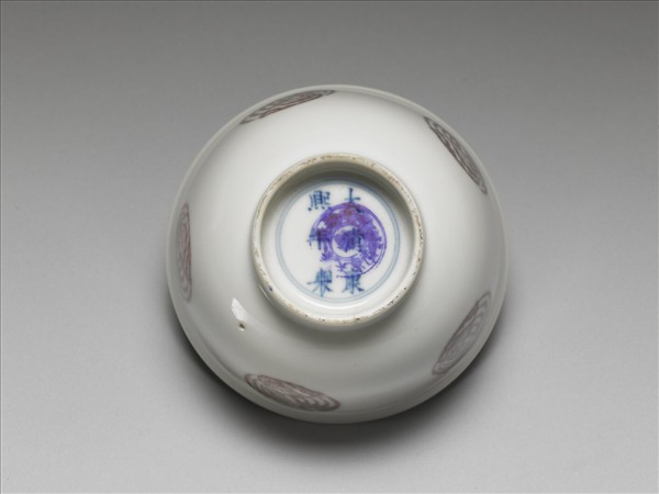 白瓷釉裡紅團鳳紋杯