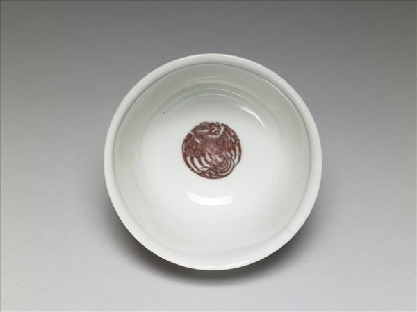 白瓷釉裡紅團鳳紋杯