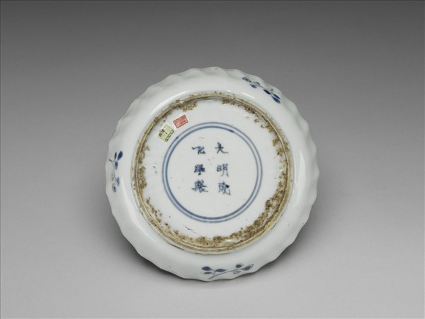 五彩花鳥紋花式盤