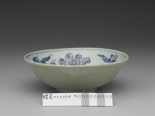 青釉青花裡花卉紋碗