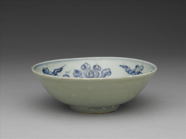 青釉青花裡花卉紋碗